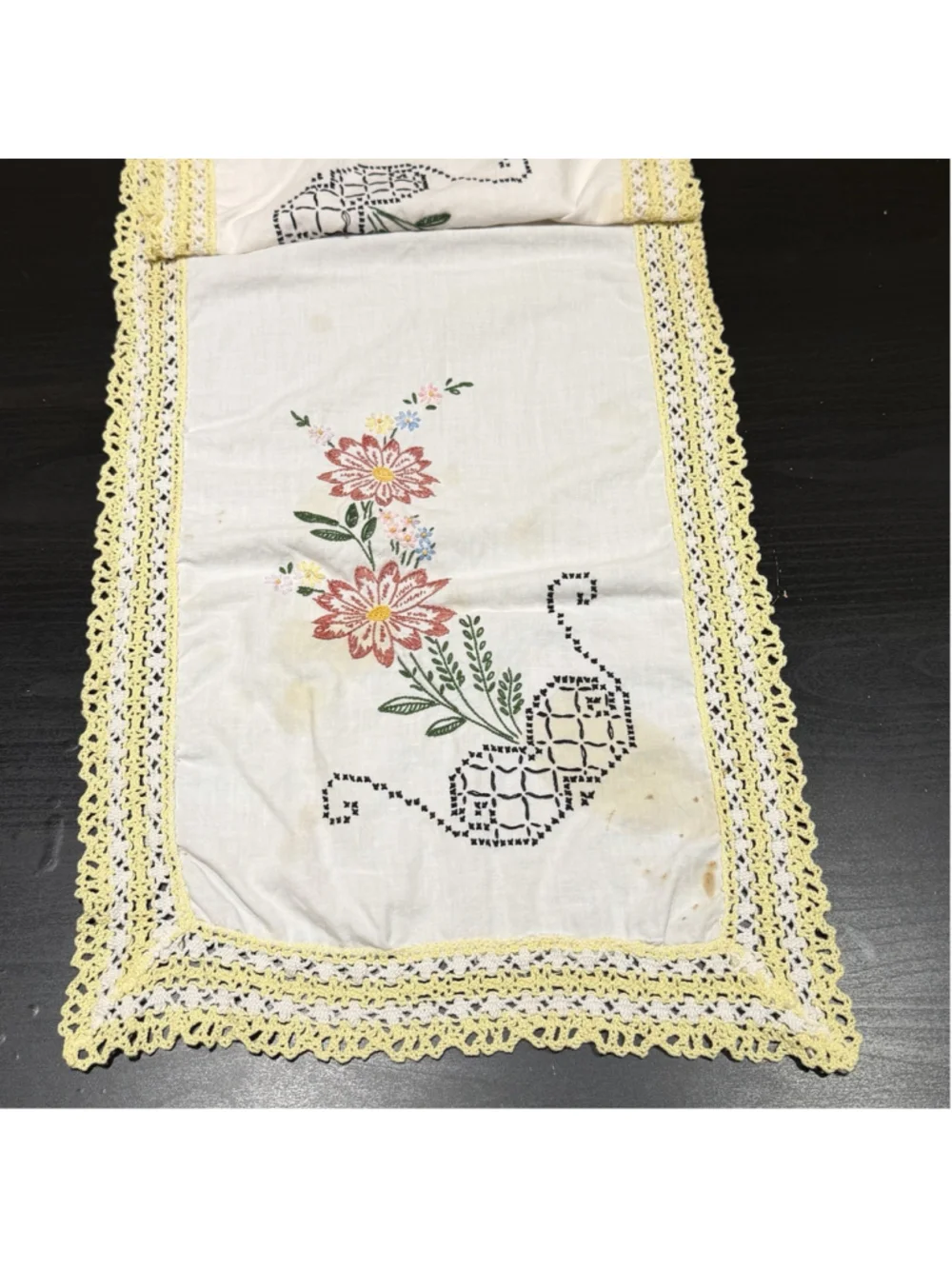 Vtg Cottagecore Floral Embroidered Dresser Scarf Table Runner Lace Trim 33.75x12